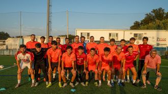 El equipo s�nior del Colegio Hogar, que milita en Primera Futgal, entrena habitualmente en el campo de San Miguel de Oia.