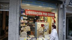 Javier de la Rosa, de Milicia Gr�fica, y Salva Corroto, director de la galer�a Atl�ntica, organizaron ayer �Vermuart�, un original taller art�stico para ni�os y adultos con sesi�n verm� incluida. 