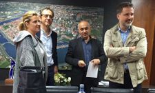 Mar�a Rey (Ciudadanos), Lu�s Rei (Marea), Agust�n Fern�ndez (PSOE ) y Jacobo Moreira (PP) firman la moci�n.