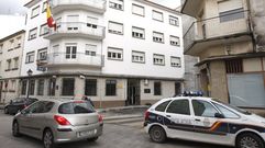 Agentes de la comisar�a de Monforte de la Polic�a Nacional investiga el robo cometido en una casa de la calle Ourense