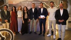 Alfonso Rueda, en el centro, con algunos de los intervinientes en el acto de promoci�n. 