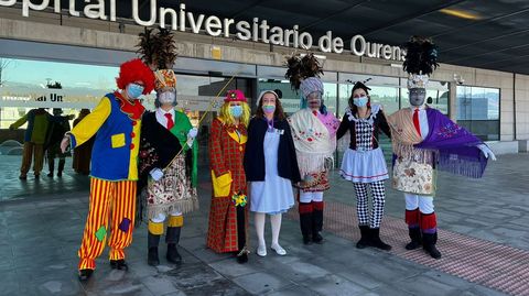 Las bonitas de Sande en Cartelle se desplazaron al CHUO para colaborar en el reparto de orejas al personal de guardia