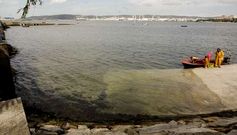 El margen sur de la r�a de Ferrol, donde se encuentran Mugardos y Fene -en la foto, Barallobre-, y Ares ya depura. 