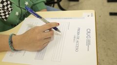 Alumna en la prueba de acceso a la universidad del pasado junio en Cee