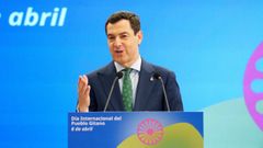 El presidente de la Junta de Andaluc�a, Juanma Moreno interviene en el acto conmemorativo del D�a Internacional del Pueblo Gitano.