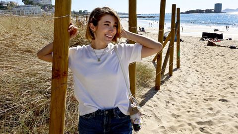 La escritora y también creadora de contenido, Rebeca Stones, el lunes en Samil.