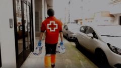 Cruz Roja reparte estos d�as en Viveiro alimentos del Concello y alimentos donados por la Uni�n Europea