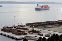 En la fotograf�a, una vista reciente de parte del muelle exterior de Ferrol.
