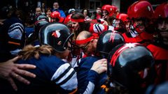 DESFILE DE MARTES DE CARNAVAL EN A VALENZA.El desfile de A Valenz�, de estilo urbano, estuvo muy concurrido y animado