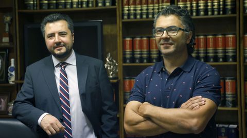 Jos&eacute; Manuel y Ricardo Orb&aacute;n Moreno, en su despacho en Ourense