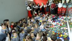 Educadores y peque�os de Salgueiri�os celebraron los Maios y el D�a das Letras Galegas. 