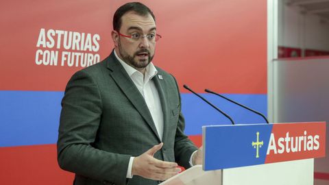 El secretario general de la FSA y presidente del Principado, Adri�n Barb�n