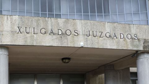 El juicio contra el abogado denunciado por una clienta se celebr en la seccin compostelana de la Audiencia Provincial