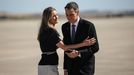 La ministra para la Transici�n Ecol�gica, Sara Aagesen, saludando al presidente del Gobierno, Pedro S�nchez, durante un acto en la base a�rea de Torrej�n de Ardoz