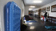 Imagen de uno de los pasillos de la primera planta de la facultad compostelana