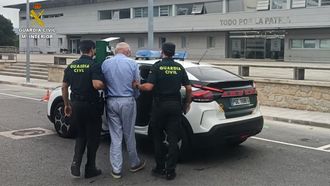 El presunto estafador fue detenido en Sanxenxo.