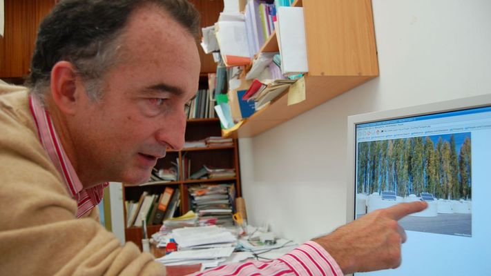 Enrique Zas dirixe o departamento de investigaci&oacute;n de Astrof&iacute;sica de Part&iacute;culas na USC