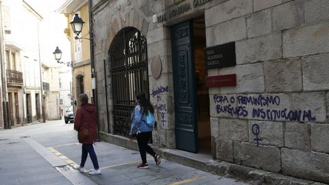 Pintadas halladas en abril del 2018 en la sede de la Real Academia Galega