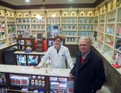 �scar Baltar Bescansa lleva al frente de la farmacia seis a�os, desde que su padre se jubil�.  