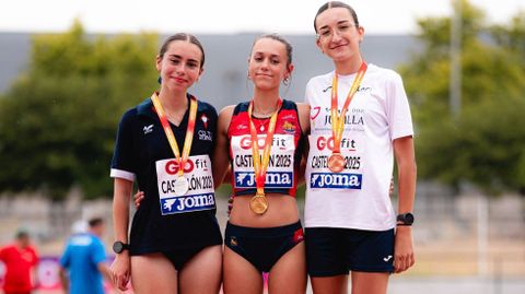 La atleta de Ames, Ica Ares, en el centro