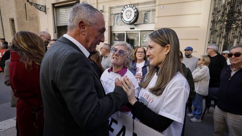 Baldov saluda a Rosa lvarez, oresidenta 