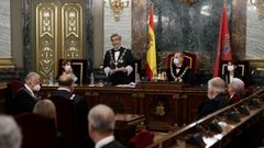 El rey Felipe VI , el presidente del Tribunal Supremo y del Consejo General del Poder Judicial, Carlos Lesmes , la ministra de Justicia, Pilar Llop, y la fiscal general del Estado, Dolores Delgado,  
 durante la celebraci�n este lunes del acto de apertura del A�o Judicial en el Tribunal Supremo en Madrid