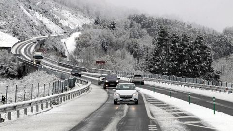 El trfico por el corredor Monforte-Lugo a la altura de Oural estuvo cortado por momentos durante la maana