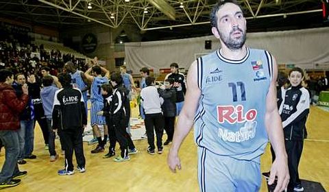 Manu, desolado tras la derrota ante el Andorra en el Pazo.