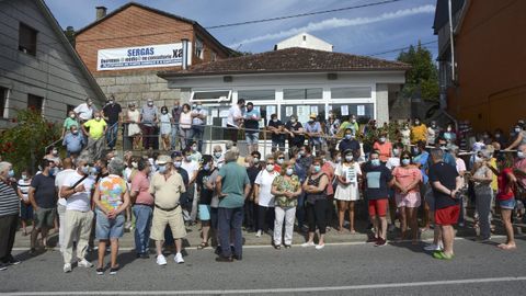 Imagen de archivo de las protestas vecinales del verano pasado para reclamar el restablecimiento del servicio sanitario en Ponte Sampaio