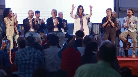Lara Mndez con miembros de su candidatura