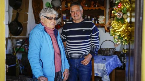 Maruja y Pepucho, en la cocina de su casa