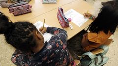 Miles de escolares se preparan en A Mari�a para comenzar el mi�rcoles un nuevo curso