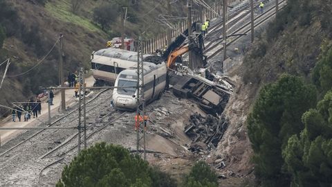 Trabajos de retirada de los restos del Alvia siniestrado en la colisi�n con un Iryo�en Adamuz