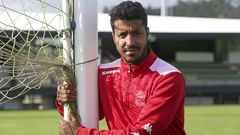 Ni�o refugiado, adulto futbolista