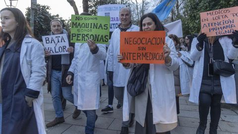 Manifestaci�n en Santiago en el marco de la huelga de m�dicos de esta semana