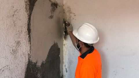 Manuel Gonz�lez realizando trabajos