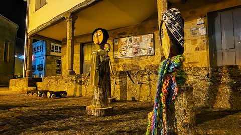 Beln de Chantada. Dos piezas frente a la Casa da Cultura