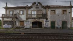 Osebe, un pasajero cada 5 d�as. De las estaciones activas en la provincia, la de Osebe, en Teo, es la menos utilizada. Un uso anecd�tico de un pasajero cada cinco d�as a pesar de que se encuentra en un concello metropolitano con cientos de vecinos que trabajan o estudian en Santiago. El viaje al centro dura 9 minutos
