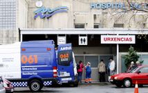 As� estaba ayer por la tarde el exterior de Urgencias en el Hospital da Costa, en Burela.