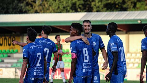 El Ourense CF marcó los tres goles al final, pero dispuso de numerosas oportunidades y acercamientos ante el Vilalbés.