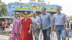 Gonzalo Mu��os y Aitor Bouza (a la derecha e izquierda, respectivamente, de G�mez Besteiro),�en una imagen de archivo de las fiestas de la Ascensi�n, en Santiago, junto a Mercedes Ros�n y Mila Castro. Mui�os, Bouza y Castro est�n hoy en el grupo de no adscritos.