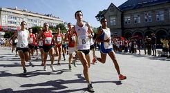 Los corredores salieron de la plaza del Concello y recorrieron 10,5 kil�metros.