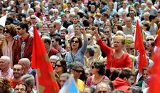 No hace falta entrar en la absurda guerra de cifras: una multitud inapelable clam� ayer en Ferrol por su derecho a tener futuro.