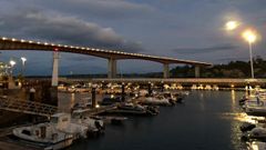 El puente de los Santos, con sus 612 metros, une Asturias y Galicia sobre la r�a de Ribadeo
