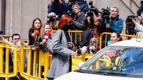 La expareja del exasesor ministerial Koldo Garc&iacute;a, Patricia Uriz, a su salida del Tribunal Supremo.