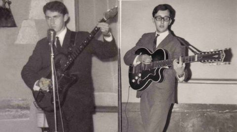 El grupo Chelines está formado actualmente por Suso Vázquez San Luis, Javier Iglesias, Xaquín Facal y Ángel Tito Segade. Originalmente estaba formado por Iglesias a la batería, Tito Carro a la guitarra baja y Facal y Segade a la rítmica y solista respectivamente.
