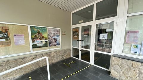 Entrada del cine en O Barco.