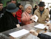 Personas ejerciendo su derecho al voto en la cita del 20D. 