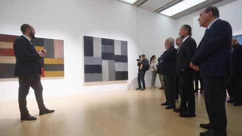 El presidente de Abanca, Juan Carlos Escotet, asistió a la inauguración de la exposición