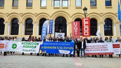 Movilizaci�n de la Junta de Personal Docente de centros no universitarios en Asturias frente a la sede del Gobierno regional